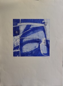 Firma ilegible, composición abstracta en azules, grabado, numerado 4-25 y firmado a lápiz, huella 32x32 cms. y papel 76x56 cms. 220 (1)