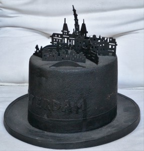 Bellver Fernando 2006, Amsterdam, Bronce patinado, serie sombreros, numerado y firmado 29-35, 22x29x25,50 cms. (13)