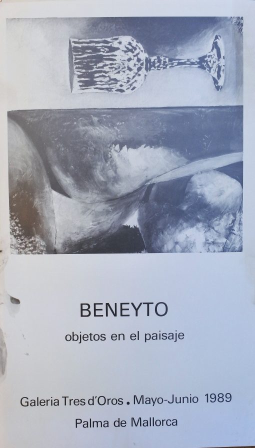 Antonio Beneyto, Objetos en el paisaje, cartel original exposición en galería Tres d´ Oros Palma de Mallorca. Presenta señales de tinta de la imprenta